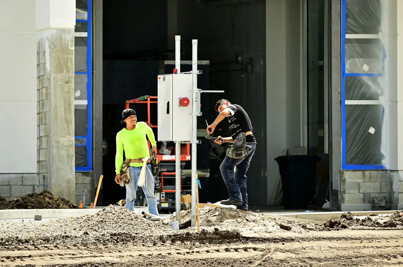 Entrepôt logistique avec éclairage industriel au Blanc-Mesnil